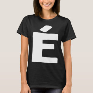 Letter É groot en vet wit T-shirt
