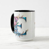 Letter E Koffie Mok – Bloemontwerp voor Gifting (Voorkant links)