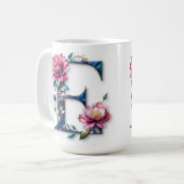 Letter E Koffie Mok – Bloemontwerp voor Gifting (Voorkant links)