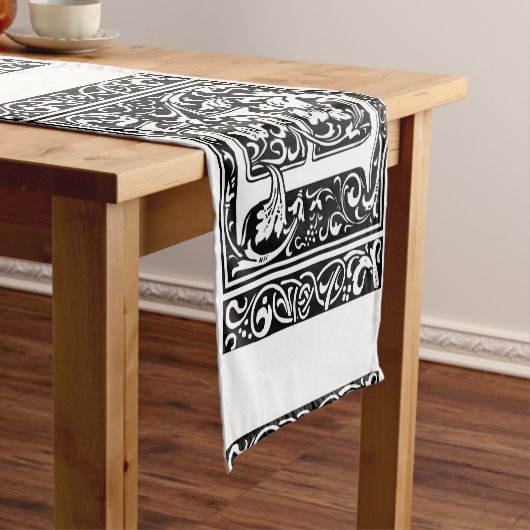 Letter E Middeleeuws Monogram Art Nouveau Korte Tafelloper (Voorbeeld)