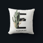 Letter E Monogram | Tropische actus gepersonalisee Kussen<br><div class="desc">letter E monogram kussen met waterverf cactus,  faux goudfolie bladeren en zwarte waterverf borstelaccenten. Pas dit tropische monogram aan door jouw naam of andere details toe te voegen. Deze boho letter E monogrammed kussen zal perfect zijn als geschenk. Andere brieven zijn beschikbaar.</div>