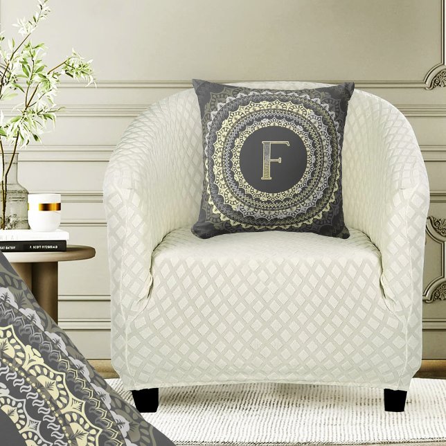 Letter F Monogram Vintage  Symmetrisch Patroon Kussen (Creator heeft geüpload)