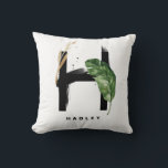 Letter H Monogram palm laat tropisch Kussen<br><div class="desc">letter H monogram kussen met waterverf tropisch palmblad,  faux gold folie leaf en zwarte waterverf borstelaccenten. Pas dit tropische monogram aan door jouw naam of andere details toe te voegen. Deze boho letter H monogram kussen zal perfect zijn als geschenk. Andere brieven zijn beschikbaar.</div>