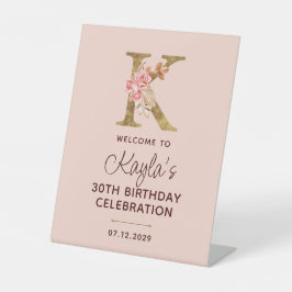 Letter K Gouden Monogram Roze Rozen Bord Reclamebord Met Voetstuk