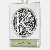 Letter K Middeleeuws Monogram Art Nouveau Verzilverd Banner Ornament (Links)
