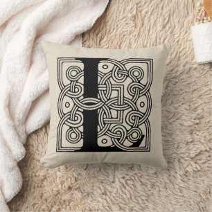 Letter L  Celtic Knot Monogram Kussen