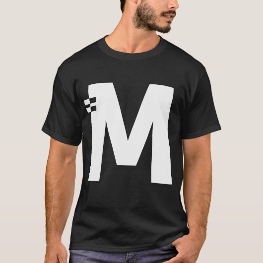 Letter M Alphabet Initiaal Monogram T-shirt (Voorkant)