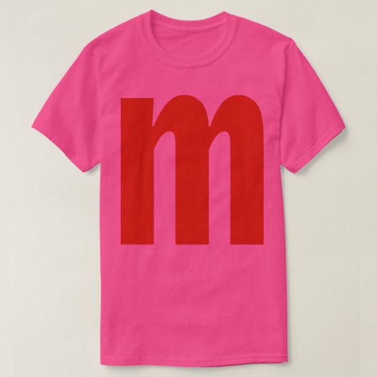 Letter m in rode tekst Minimale typografie T-shirt (Design voorkant)
