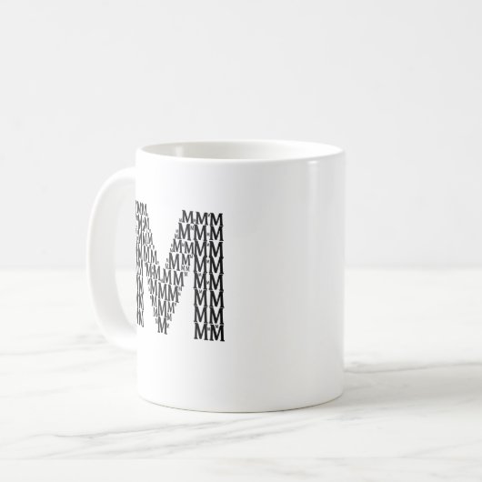Letter M Initial Coffee Mug – Minimal Modern Style Koffiemok (Voorkant links)