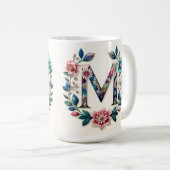 Letter M Koffie Mok – Bloemontwerp voor Gifting (Voorkant rechts)