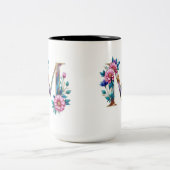 Letter M Koffie Mok – Bloemontwerp voor Gifting (Center)