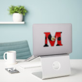 Letter M Ladybug Print met lieveheersbeestje en bl Sticker (Laptop op bureau)