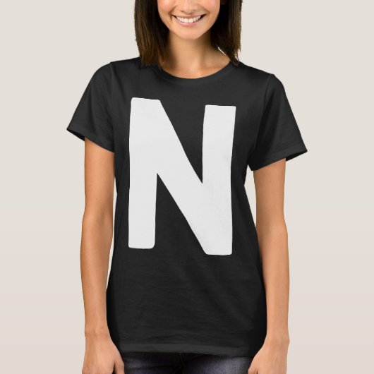 Letter N big and bold white T-shirt (Voorkant)