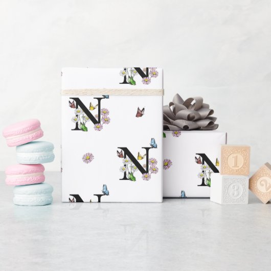 Letter N Bloemige Waterverf Vlinder Monogram Cadeaupapier (Baby Shower)