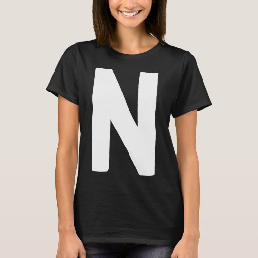 Letter N groot en vet wit T-shirt (Voorkant)
