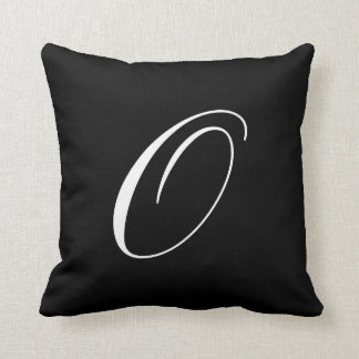 Letter O Black Monogram Pillow Kussen