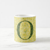 Letter O lichtgeel en donkergroen vrijheid Koffiemok (Center)