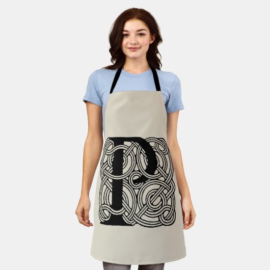 Letter P  Celtic Knot Monogram Schort (Gedragen)