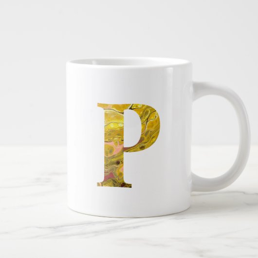 Letter P Yellow Gold Boho Marble Monogram Grote Koffiekop (Rechts)