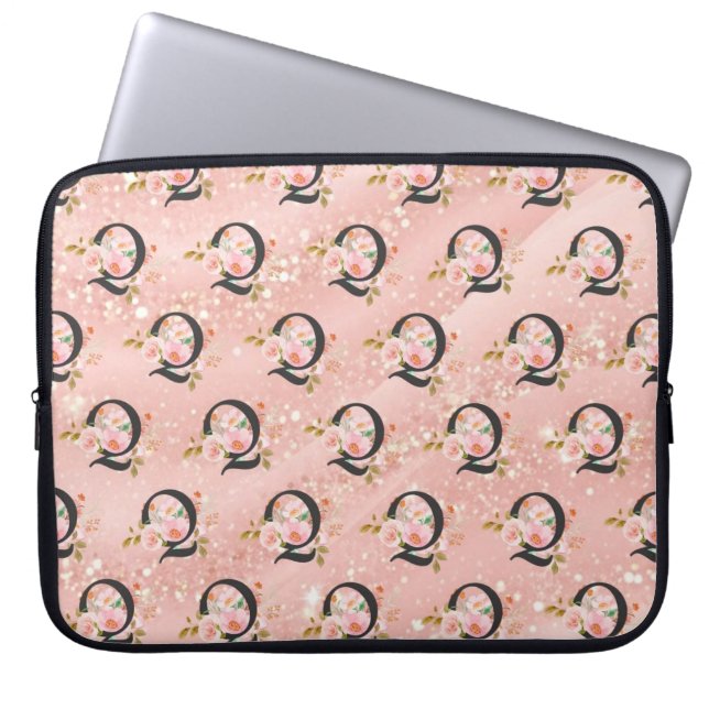 Letter Q Laptop Sleeve (Voorkant)