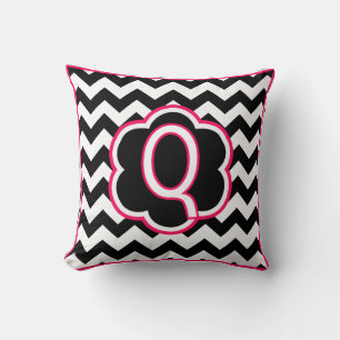 Letter Q Zwart en Wit Chevron Monogram Kussen