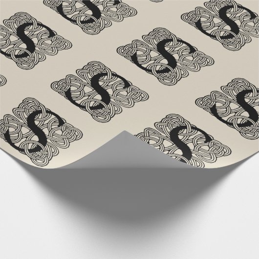 Letter S Celtic Knot Monogram Cadeaupapier (Hoek)