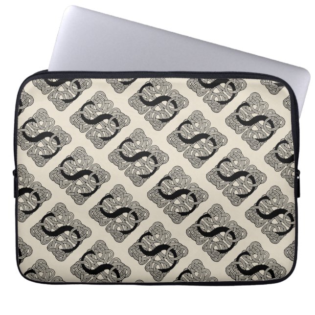 Letter S  Celtic Knot Monogram Laptop Sleeve (Voorkant)
