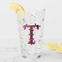 Letter T decoratief initiaal op wit