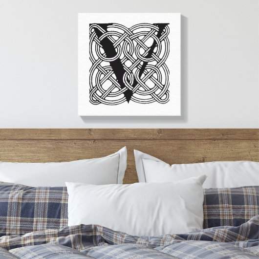 Letter V Celtic Knot Monogram Canvas Afdruk (Insitu (Slaapkamer))
