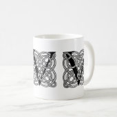 Letter V Celtic Knot Monogram Koffiemok (Voorkant rechts)