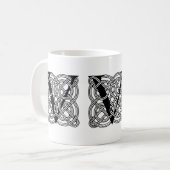 Letter V Celtic Knot Monogram Koffiemok (Voorkant links)