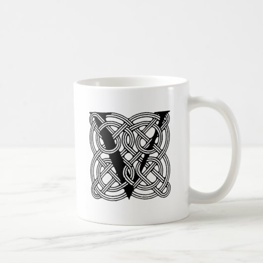 Letter V Celtic Knot Monogram Koffiemok (Rechts)
