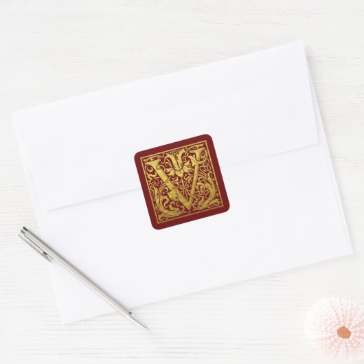 Letter V First Letter Faux Gold Red Vierkante Sticker (Envelop)
