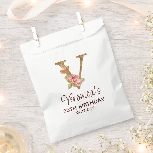 Letter V Gouden Monogram Blush Roze Rozen Bedankzakje (Geknipt)