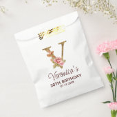 Letter V Gouden Monogram Blush Roze Rozen Bedankzakje (Gezegeld)