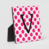 Letter V over witte roze poladots Fotoplaat (Voorkant)