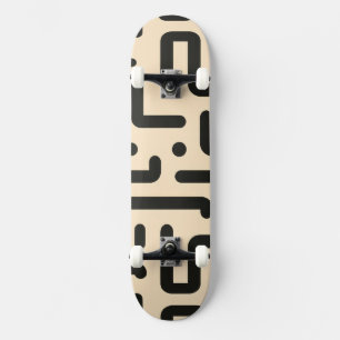Letterfragmenten op bleke beige achtergrond persoonlijk skateboard