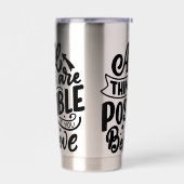 Lettering citaat over dromen geïsoleerde drinkbeker (Links)