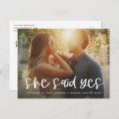 Lettering Ze zei Ja Bewaar de Datum Postkaart Aankondigingskaart (Voorkant / Achterkant)