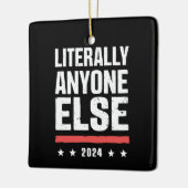 Letterlijk iedereen anders 2024 grappig politiek keramisch ornament (Links)