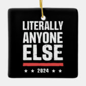 Letterlijk iedereen anders 2024 grappig politiek keramisch ornament (Voorkant)