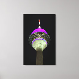 Leuchtender Düsseldorfer Rheinturm bei Nacht Canvas Afdruk