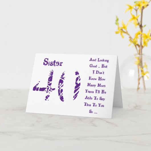 Leuk, 40ste verjaardag, zus, paarse en witte tekst kaart (Gele Bloem)