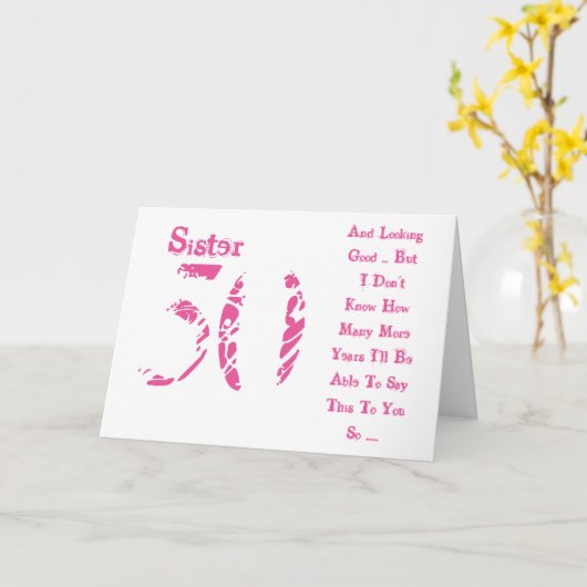 Leuk, 50ste verjaardag, zus, roze en witte tekst. kaart (Gele Bloem)