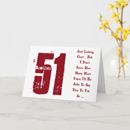 Leuk, 51ste verjaardag, broer, rood en wit tekst. kaart (Gele Bloem)