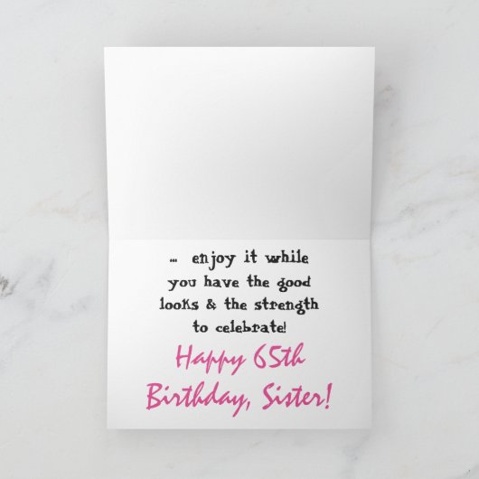 Leuk, 65ste verjaardag voor zus, roze & witte teks kaart (Binnen)