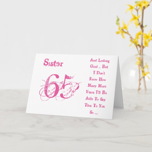 Leuk, 65ste verjaardag voor zus, roze & witte teks kaart (Gele Bloem)