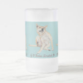 Leuk afbeelding van jeukende hond krabben met slog matglas bierpul (Center)