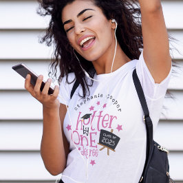 Leuk Afstudeerder 2025 Roze Tekst Hotter door One  T-shirt