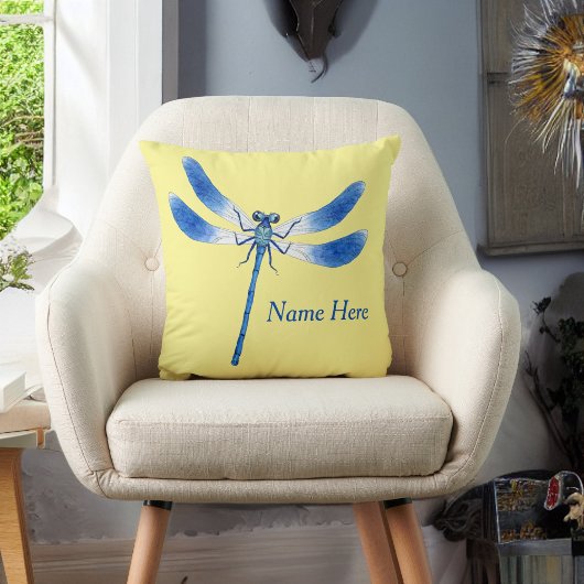 Leuk als een Bug Blue Dragonfly op Bleek geel Kussen